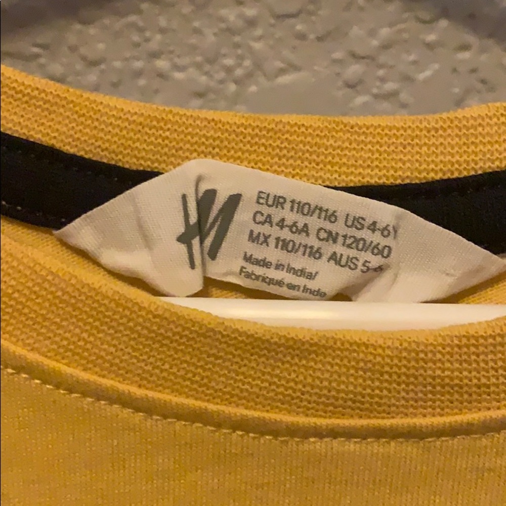 H&M tee - Picture 2 of 2
